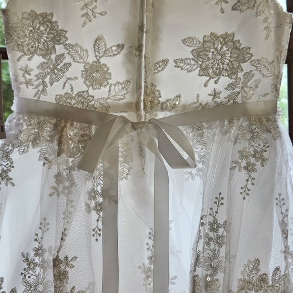 Chantilly Place Girls Formal, Jr. Bridesmaid Dresses, Size 10 White - Picture 6 of 15